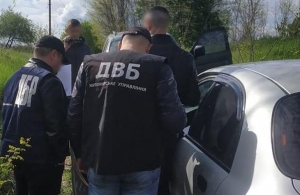 Обклав щомісячної «даниною»: у Житомирській області судитимуть ексначальника районної поліції