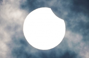 Сонячне затемнення 2021: житомирянин опублікував приголомшливі фото рідкісного астрономічного явища