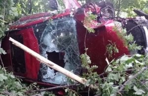 Не впорався з керуванням: на трасі в Житомирській області перекинулася машина