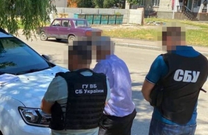На Житомирщині затримали іноземця, який хотів за допомогою СБУ організувати злочинну схему