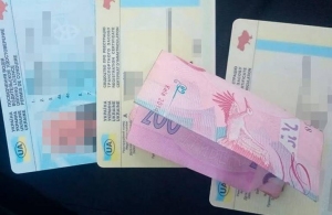 Відкупитися не вийшло: в Житомирській області двох водіїв затримали за спробу дачі хабара