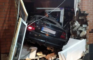 ДТП на Житомирщині: п'яний водій заснув за кермом авто, а прокинувся вже в магазині
