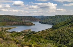 Гори, каньйони та печери: 10 вражаючих місць в Україні для мандрівки на святкові вихідні