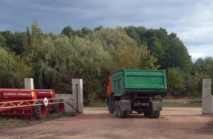 У Житомирській області на підприємстві вантажівка переїхала працівника: чоловік загинув