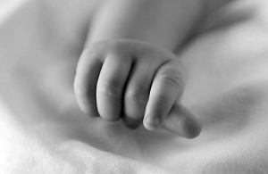 Народила та сховала тіло в пакеті: у Житомирі розслідують загадкову смерть немовля