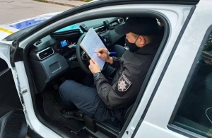 У Житомирі п'яні водії хотіли відкупитись від поліцейських: пропонували 500 доларів і 20000 грн