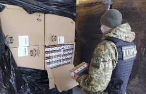 У Житомирську область з Білорусі намагалися ввезти 140 000 пачок контрабандних сигарет. ФОТО