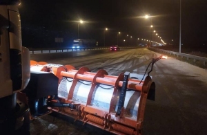 Проїзд забезпечено: вночі на дорогах Житомирщини працювало понад 70 одиниць техніки