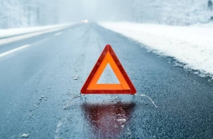 Житомирян попереджають про ожеледицю на дорогах та мокрий сніг