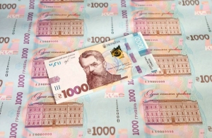 Українські банки почали відкривати карти для виплати 1000 грн за вакцинацію: як отримати гроші