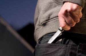 У Житомирській області чоловік вдарив дружину ножем у груди та здався поліції