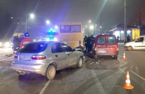 У Житомирі зіткнулись одразу чотири авто: постраждалих госпіталізували. ФОТО