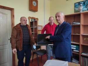 Депутат від «Нашого краю» вручив допомогу Любарській гімназії на Житомирщині