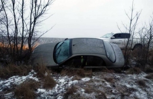 У Житомирській області п'яний чоловік на викраденій машині застряг посеред поля. ФОТО
