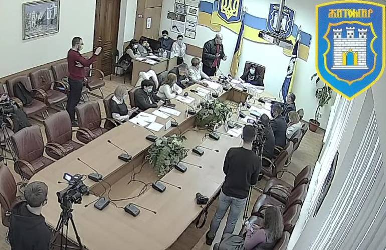 Поліція вивела із засідання виконкому «активіста»: він заявив, що панчішну фабрику зносять незаконно