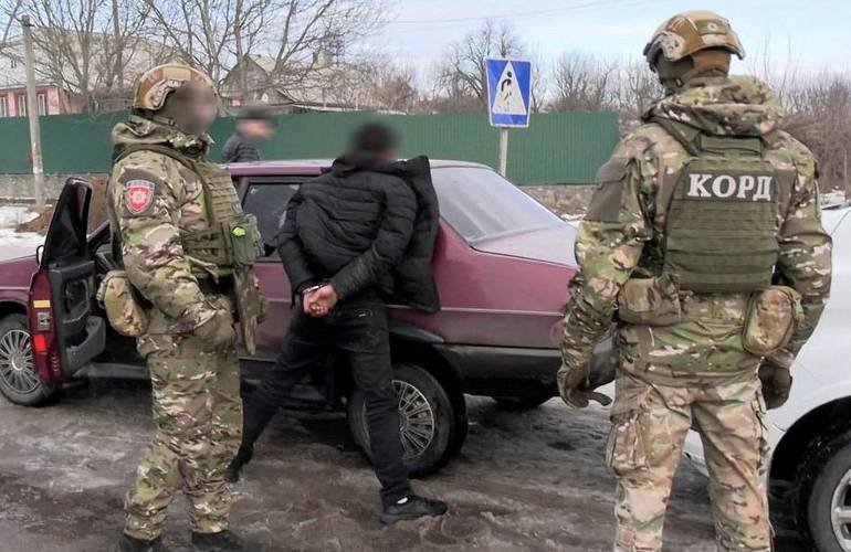 Поліцейські затримали банду з Житомирщини, яка обкрадала пенсіонерів по всій Україні. ВІДЕО