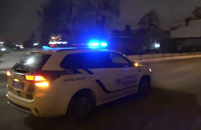 Ледь не збив патрульного: на Житомирщині поліція влаштувала гонитву за п'яним водієм
