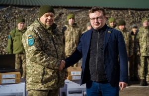 Нардепи від партії «Слуга Народу» передали оргтехніку підрозділам територіальної оборони Житомирщини
