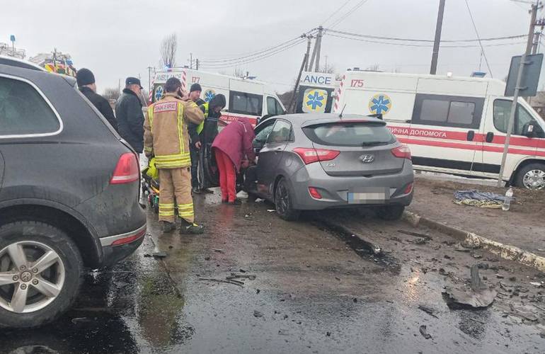Не пропустив на перехресті: у Житомирській області в ДТП постраждали троє людей. ФОТО