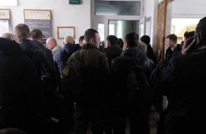 У військкоматі Житомира черга з охочих захищати Україну