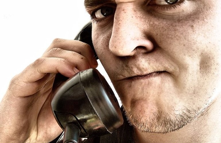 Телефонне шахрайство: жителі Житомирщини продовжують роздавати гроші незнайомцям