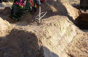 На кладовищі в Житомирі хтось встромив березовий кілок у могилу пологівського маніяка Ткача