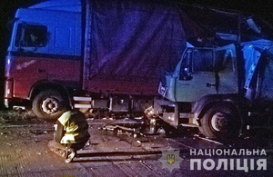 В Житомирській області зіштовхнулись дві вантажівки, одна з них перевозила спирт