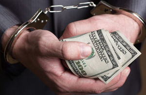 У Житомирі під час отримання хабара в $2000 затримали прокурора