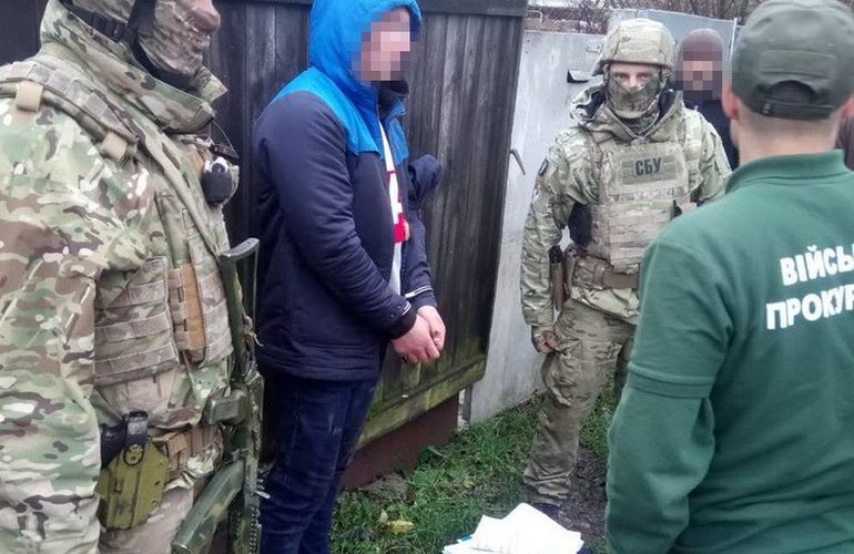 СБУ затримала в Житомирі військових-контрактників, які торгували вибухівкою. ФОТО