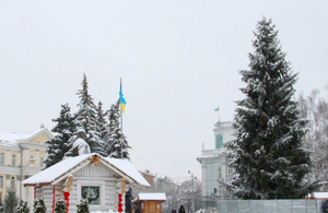 Майдан Корольова у Житомирі готують до новорічних та різдвяних свят. ФОТО