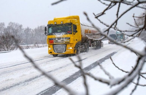 Через сильний снігопад обмежили рух вантажівок по автотрасах Житомирщини