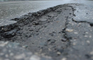 Чиновник Житомирського автодору відзвітував про проведення ремонту доріг, якого насправді не було