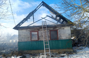 Пожежа на Житомирщині забрала життя пенсіонерки, двом чоловікам вдалося врятуватися. ФОТО