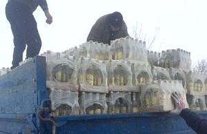 На Житомирщині затримали вантажівку, яка везла понад 7000 пляшок підробленої горілки. ФОТО