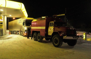 У Житомирі рятувальники витягнули вантажівку із замету. ВІДЕО