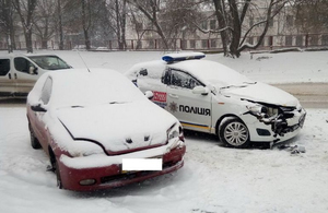 У Житомирі сталася подвійна ДТП за участю автомобіля поліції. ФОТО