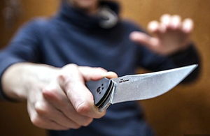 У Житомирі озброєні ножами чоловіки пограбували розважальний заклад