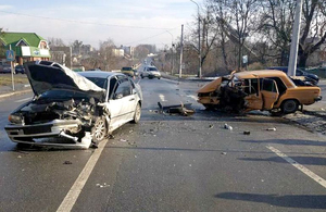 У Житомирській області BMW протаранив ВАЗ, постраждали водій і двоє дітей. ФОТО