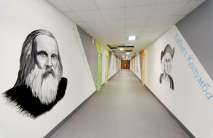 Стіни гімназії на Житомирщині прикрасили стильними малюнками. ФОТО
