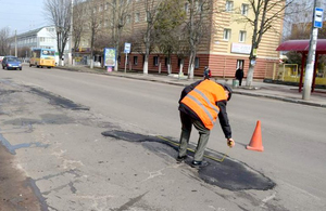 Комунальники анонсують аварійний ремонт доріг в центрі Житомира
