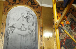 Столичні художники розписують стіни Михайлівського собору в Житомирі. Вартість робіт оцінюється у 4 млн грн. ФОТО