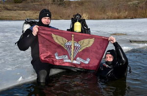 Занурення під лід: водолази ДШВ провели навчання в Житомирській області. ФОТО