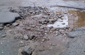 Жителі Житомира вимагають від мерії відремонтувати тротуари
