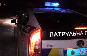 Нічна погоня в Житомирі: чоловік обікрав знайому і на викраденому авто спробував втекти. ВІДЕО