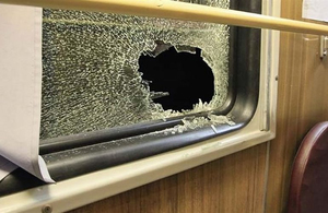 На станції «Бердичів» хулігани розбили вікна в вагонах пасажирського поїзда