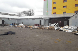 Трагедія на Житомирщині: жінку вбило зірваною вітром покрівлею