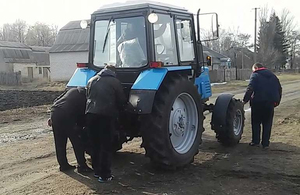 У Житомирській області трактор переїхав дівчинку: її терміново доставили в лікарню