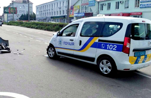 П'яний водій протаранив машину поліції в Житомирі: двоє людей потрапили до лікарні