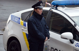 У Житомирі член виборчої комісії накинувся на лейтенанта поліції