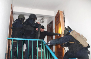 Cпецназ штурмом взяв квартиру з «терористом», що загрожував підірвати багатоквартирний будинок. ФОТО